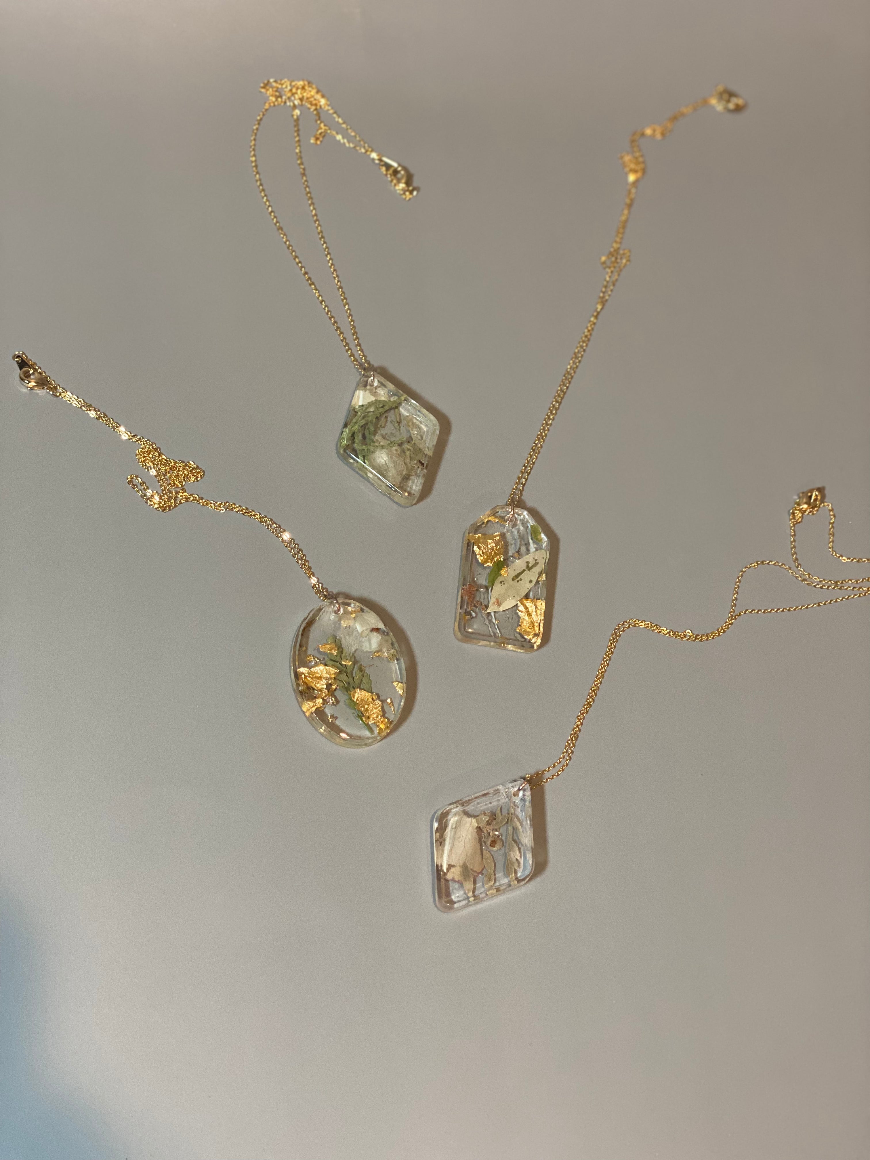 Light Diamond Botanical Resin Necklace